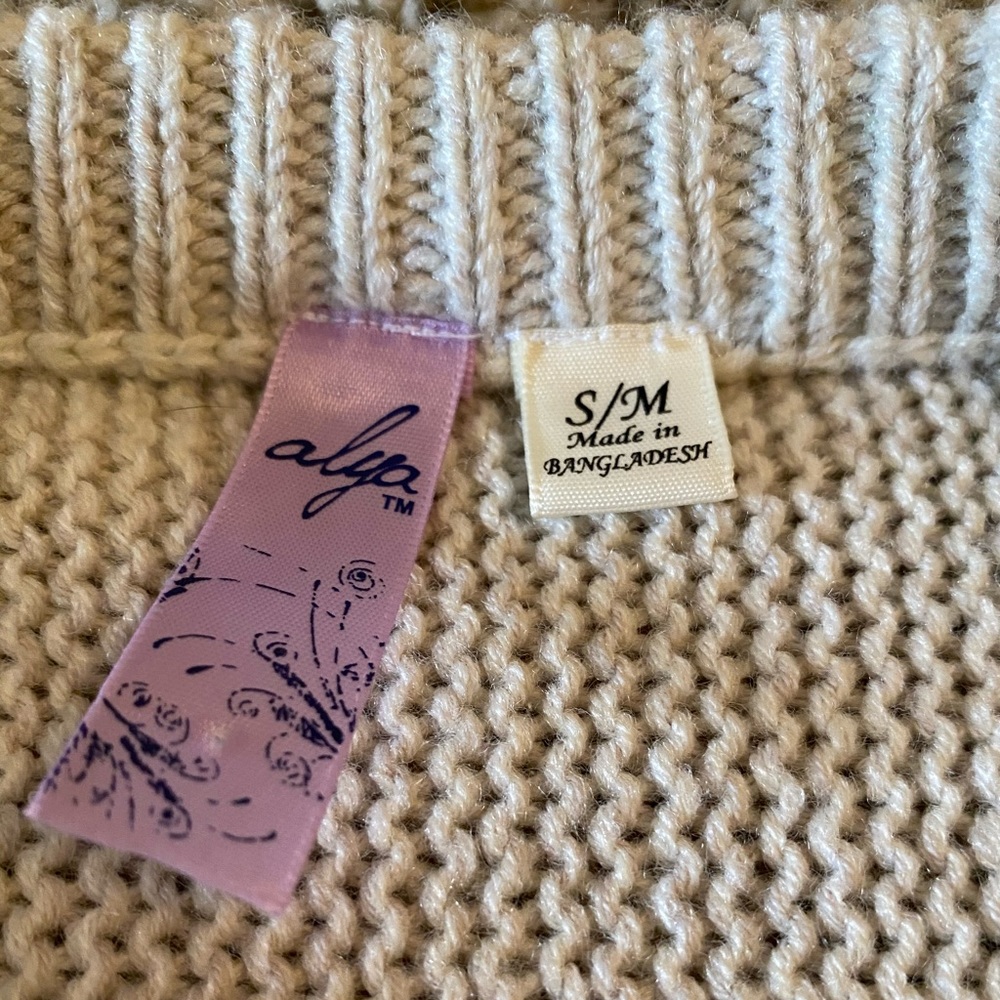 Sweater - Picture 4 of 4